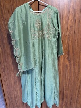 Embroidered Sage Green Women's Kurta Set